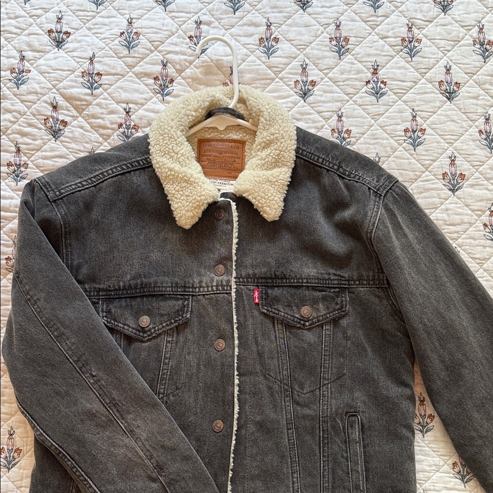 Levi's Denim Jacket with Cream Sherpa Collar